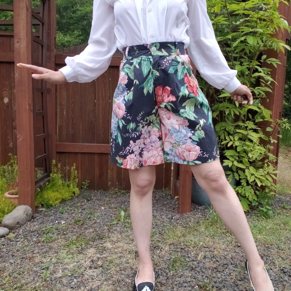 Karen Kane Vintage 80's Black High-waist Floral Print Shorts Size 4